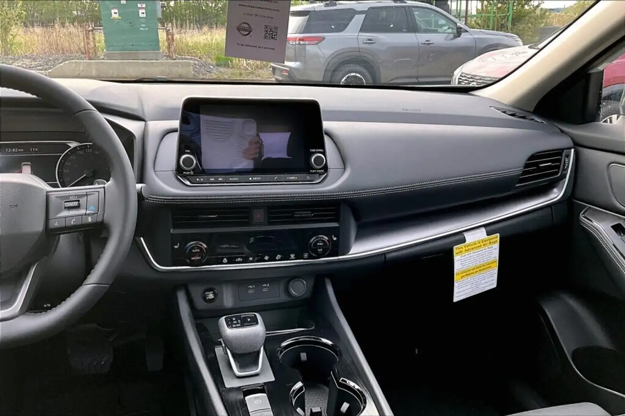 Nissan Rogue снимка Nissan Rogue