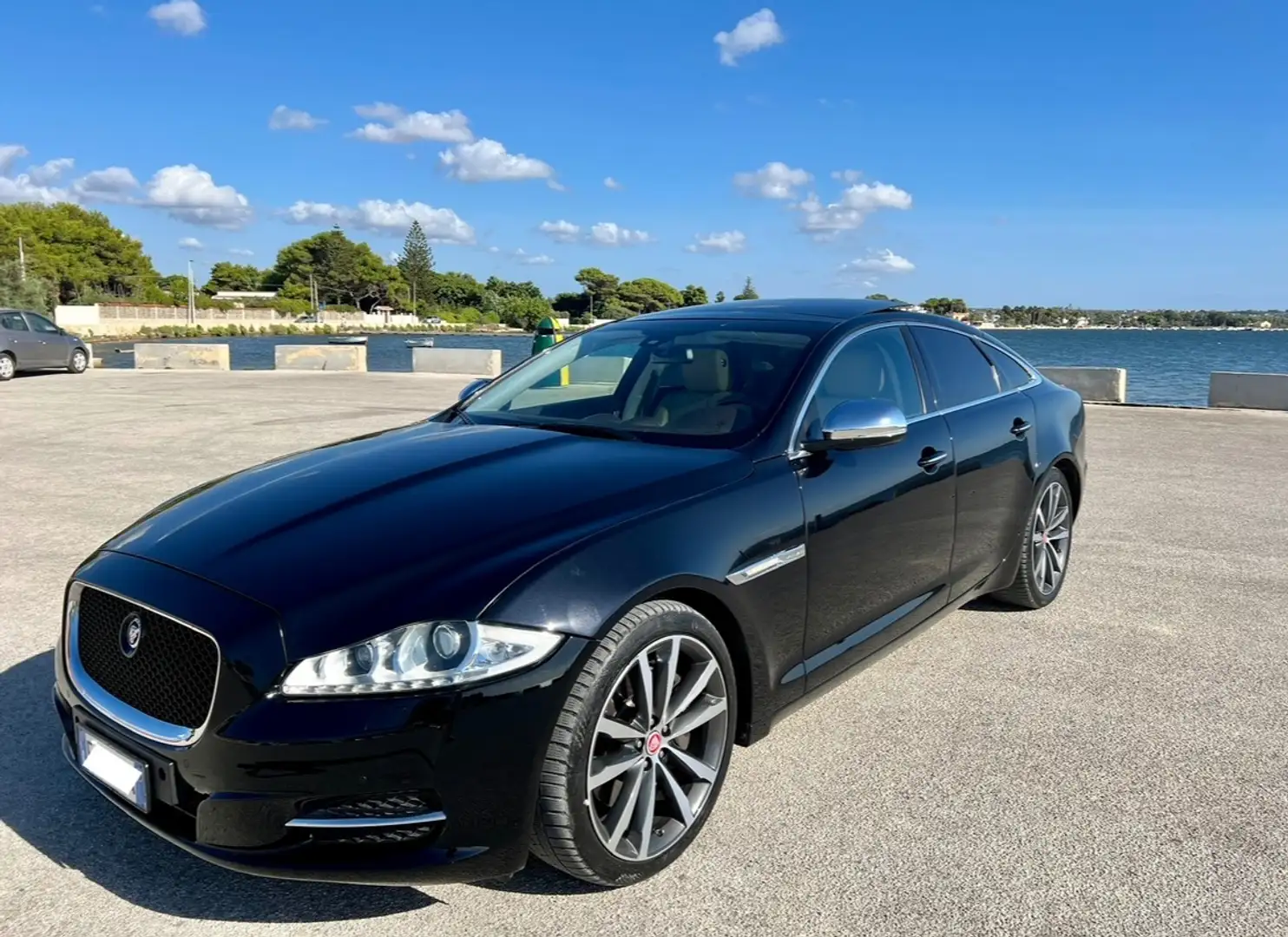 Jaguar XJ 3.0 SDV6 Premium Luxury 275 Cv Noir - 1