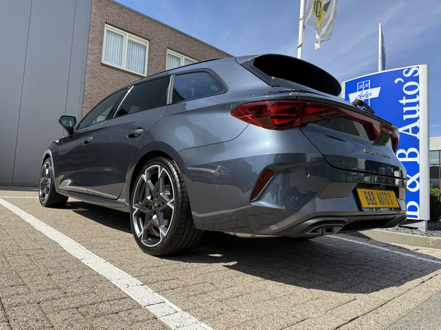 CUPRA Leon Sportstourer 1.5 eTSI Performance l PANO-DAK l ACC Grijs - 2