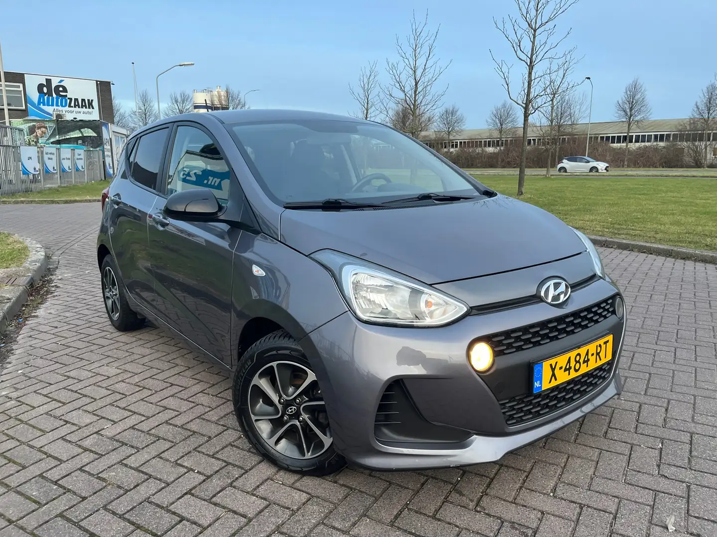 Hyundai i10 1.0i Comfort 5p. Grijs - 2