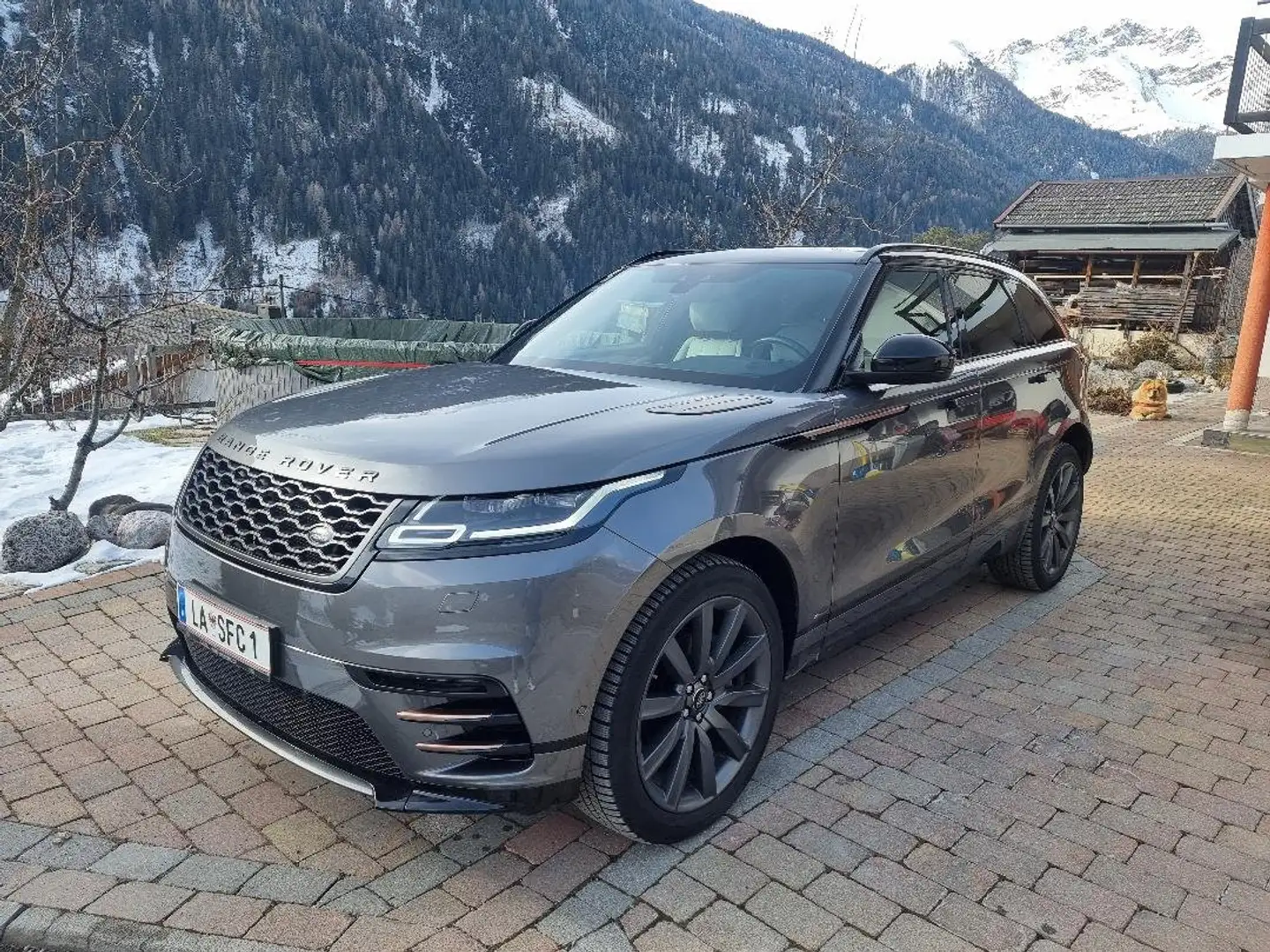 Land Rover Range Rover Velar Range Rover Velar D240 R-Dynamic Grau - 1