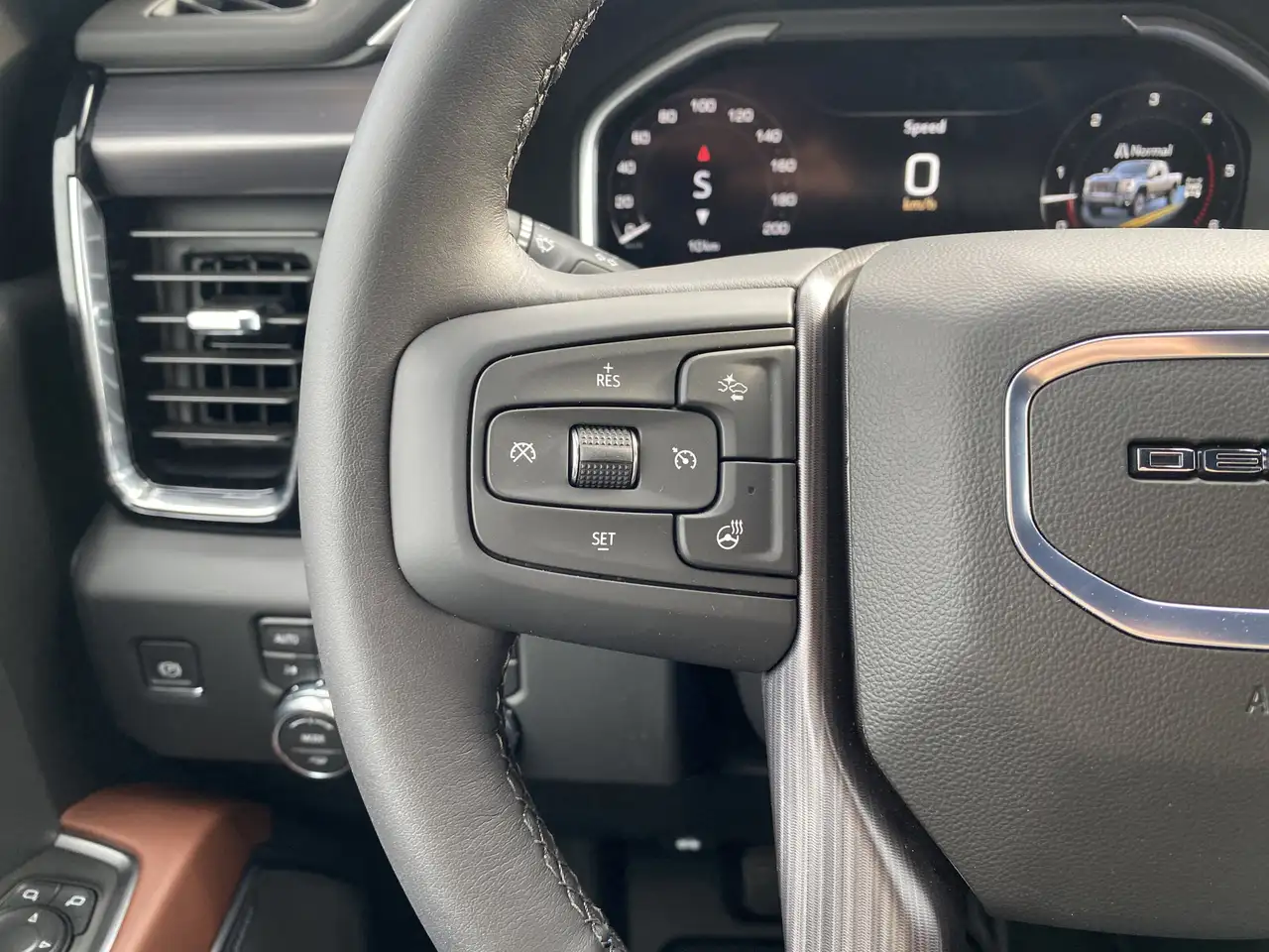 GMC Sierra 3500HD снимка GMC Sierra 3500HD