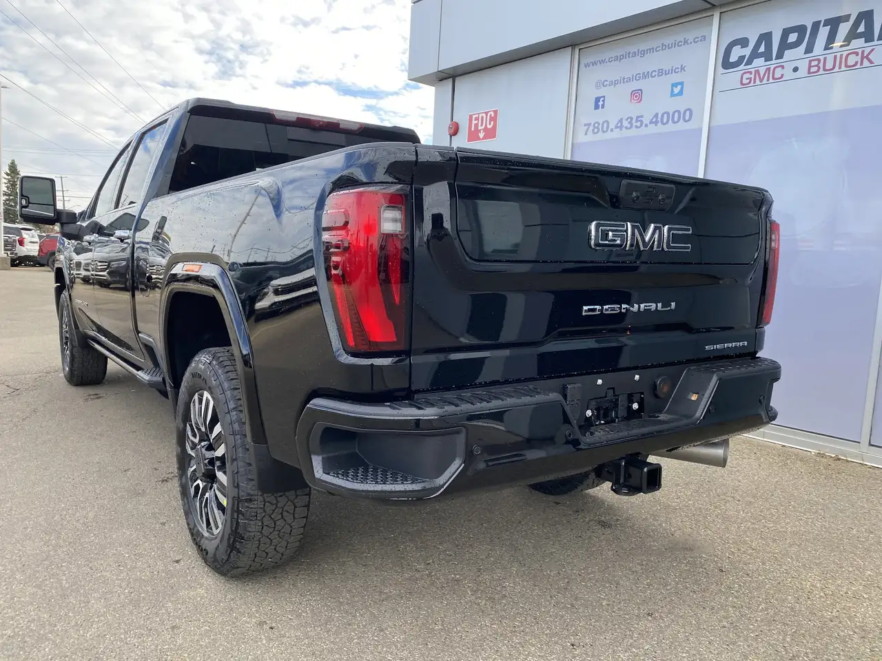 GMC Sierra 3500HD снимка GMC Sierra 3500HD