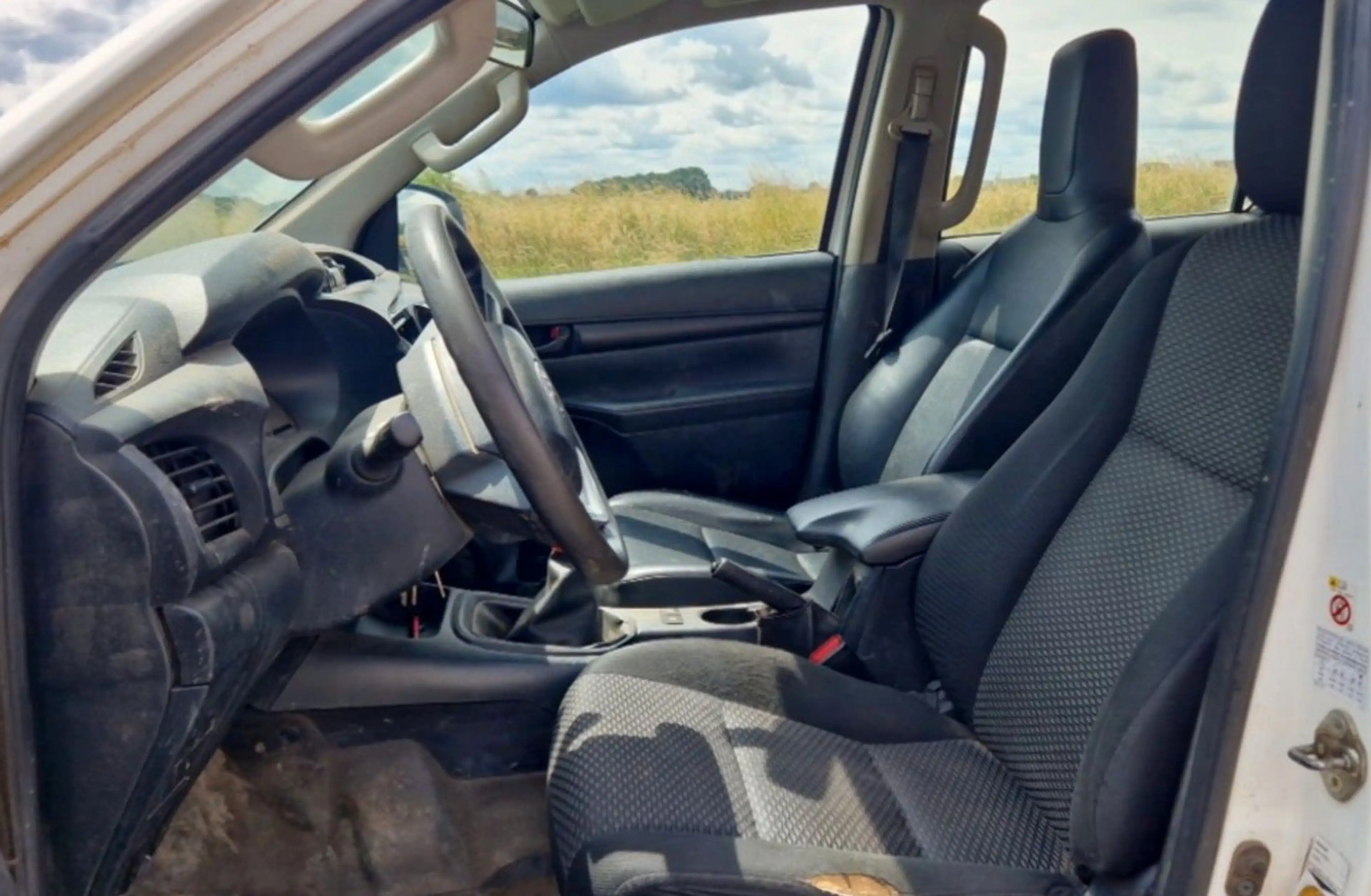 Toyota Hilux Double Cab Duty 4x4 — photo 4