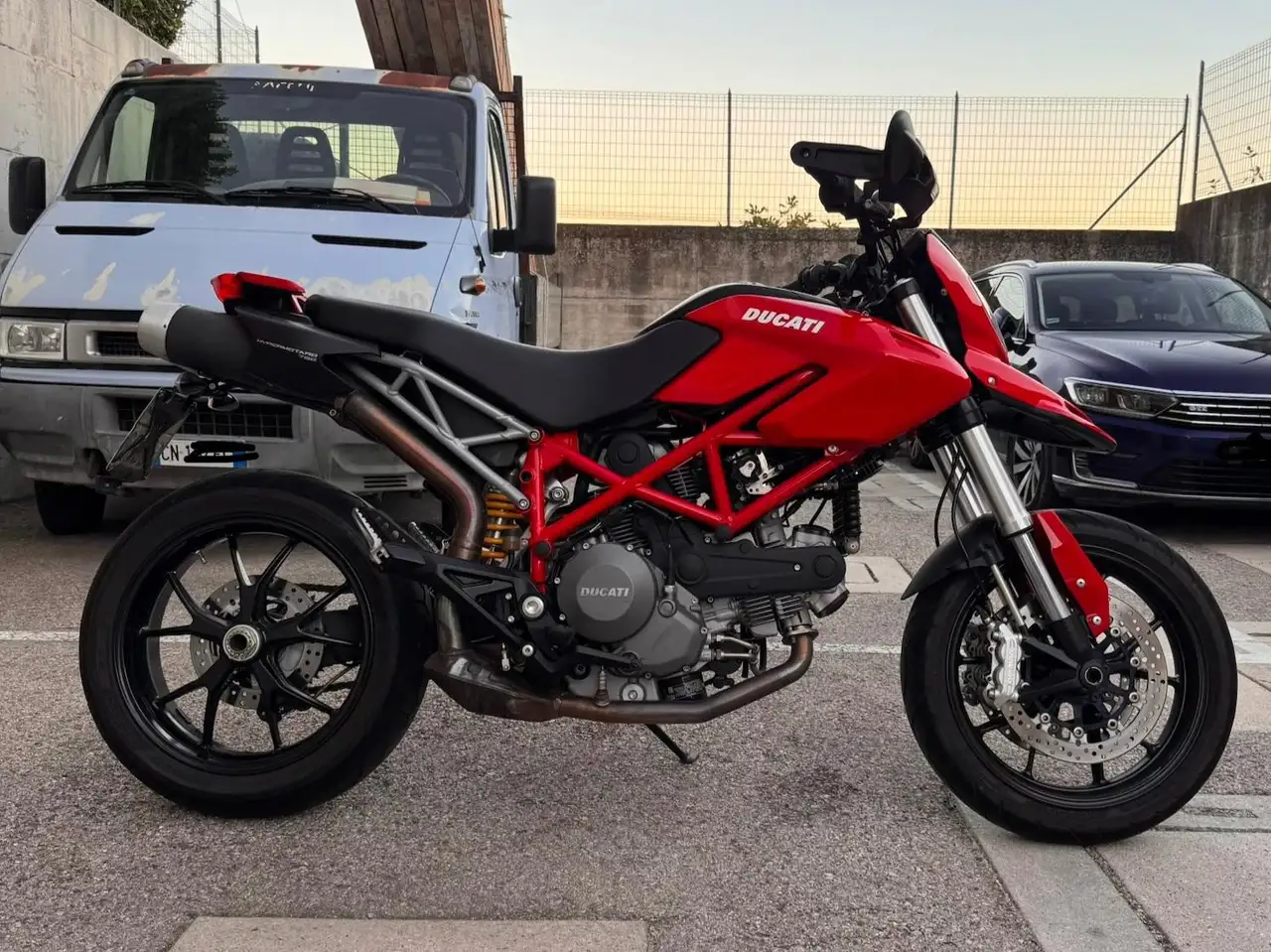 Ducati Hypermotard 796