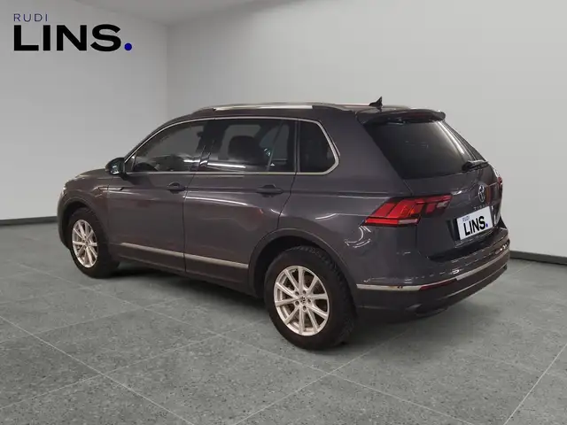 Volkswagen Tiguan view 3