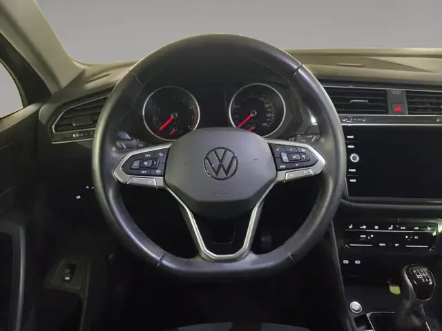 Volkswagen Tiguan view 12