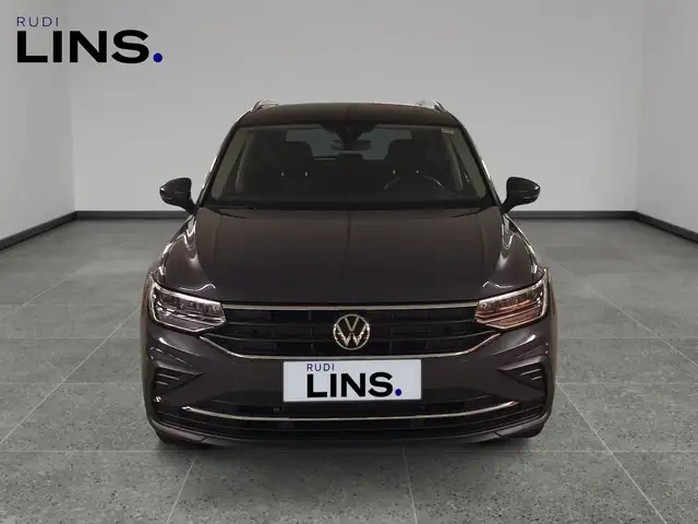 Volkswagen Tiguan view 8