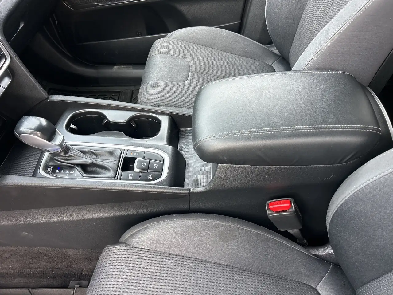 Hyundai SANTA FE снимка Hyundai SANTA FE