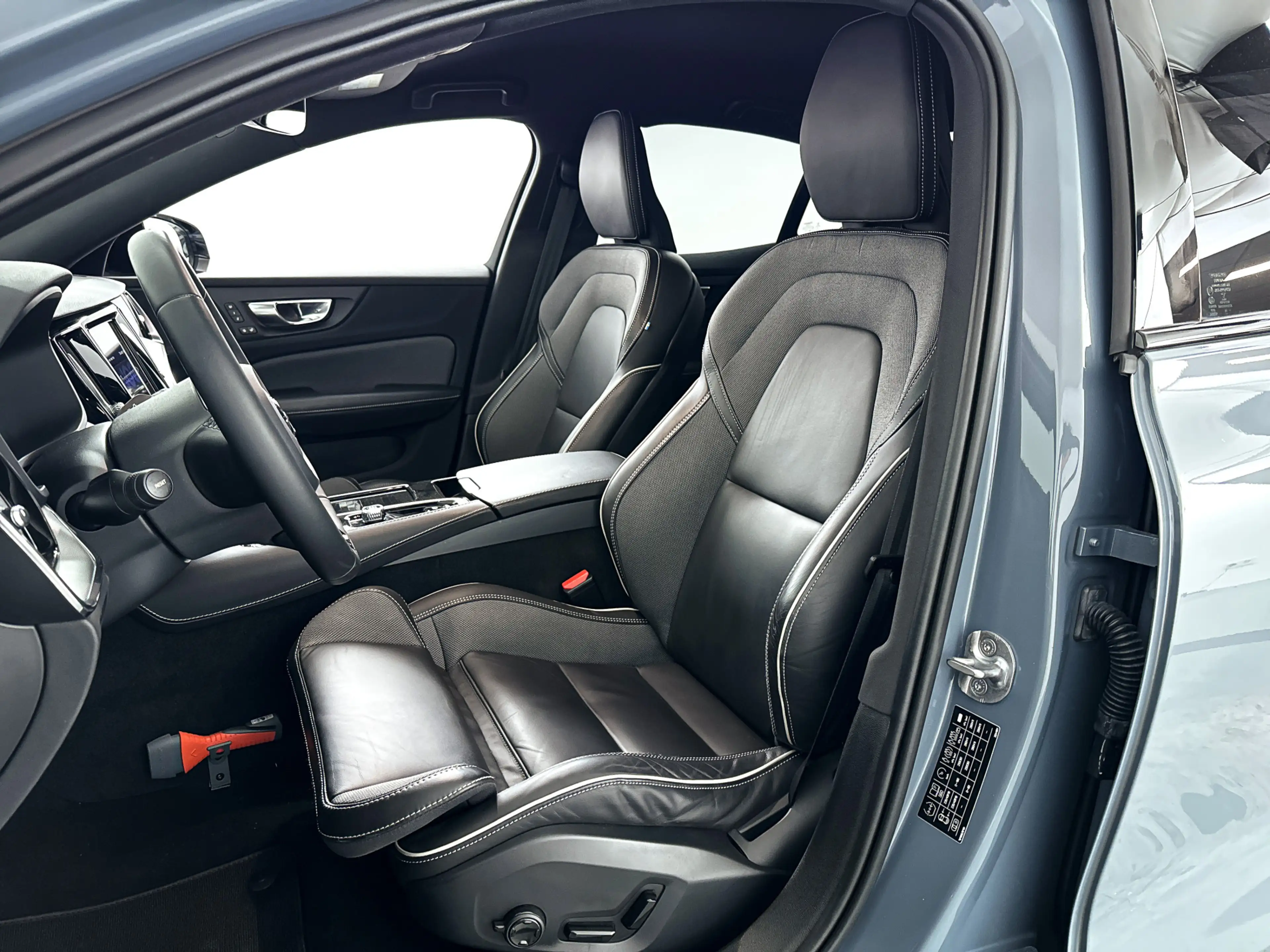 Volvo S60 Recharge T6 AWD Plus Dark | SOH 99% | Parkeercamer — photo 6