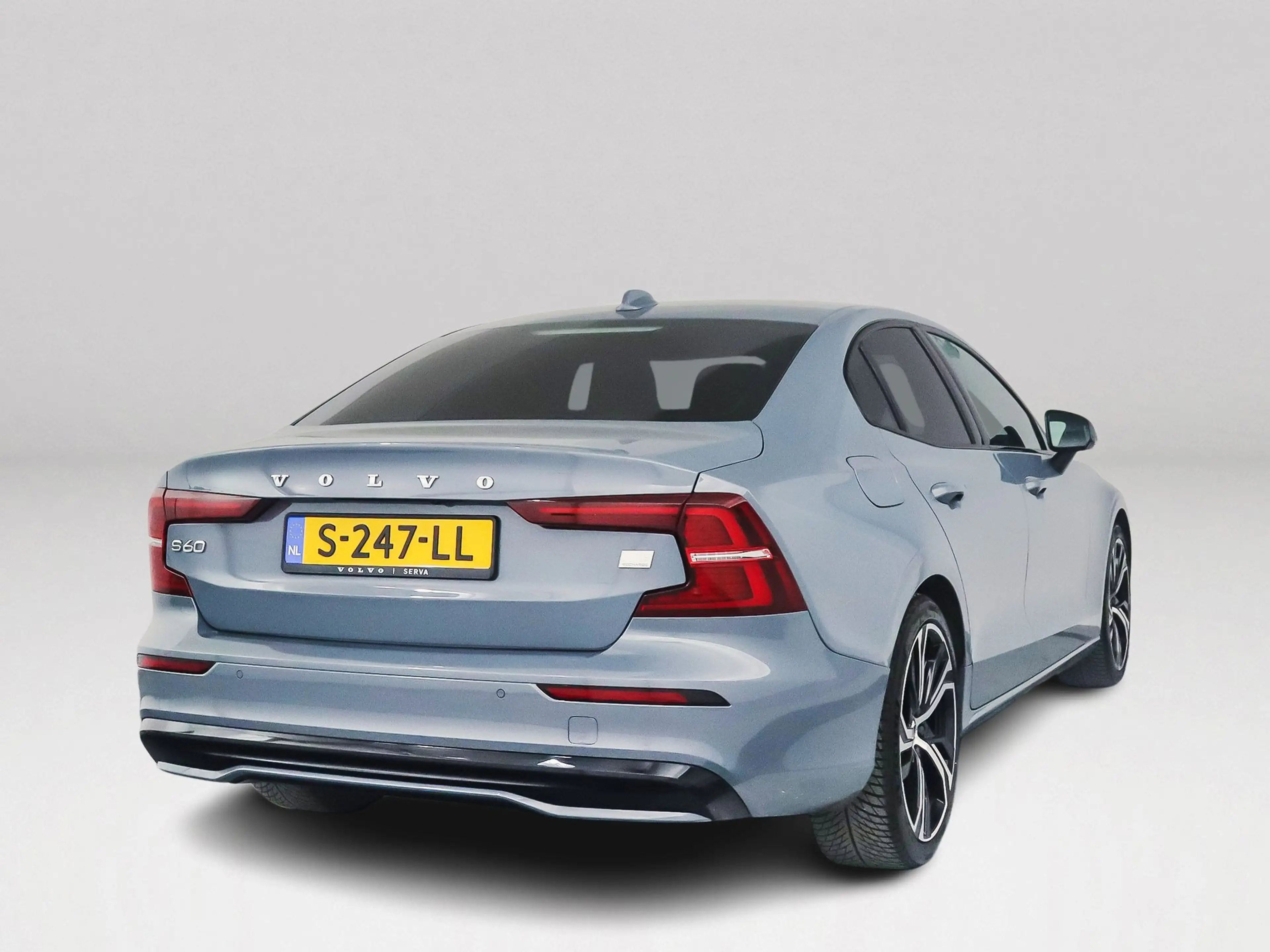 Volvo S60 Recharge T6 AWD Plus Dark | SOH 99% | Parkeercamer — photo 2