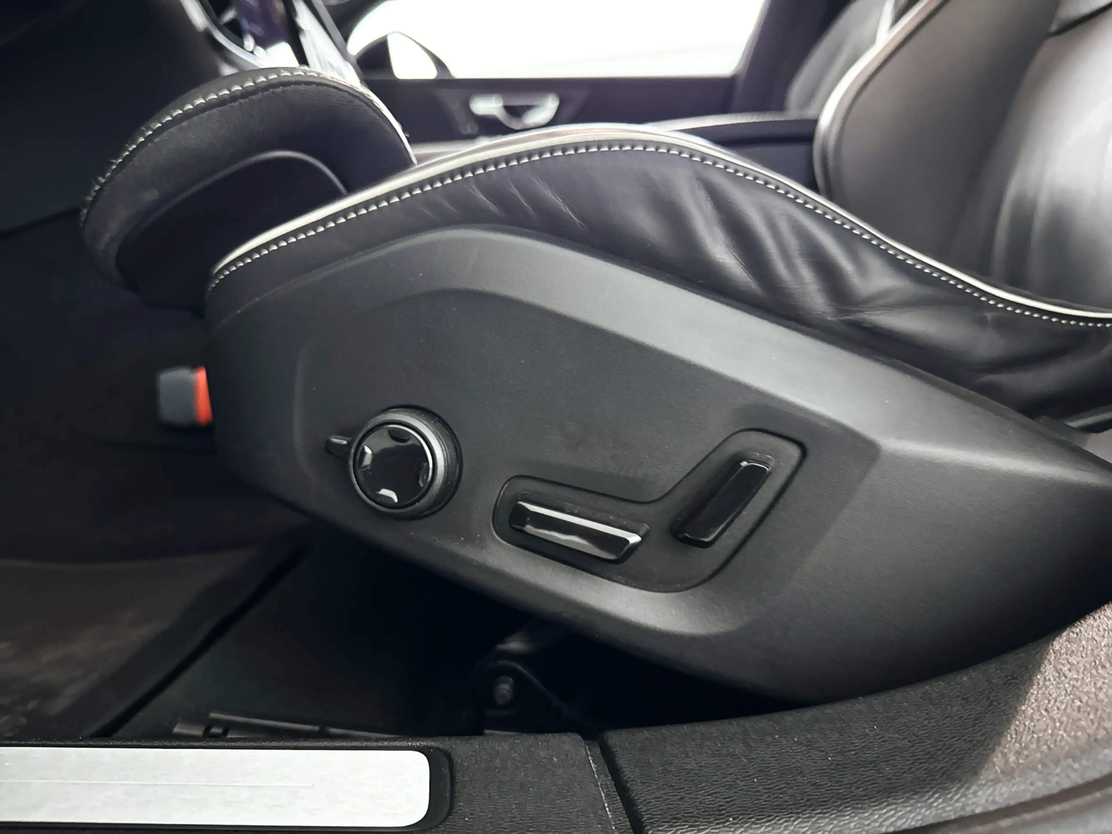 Volvo S60 Recharge T6 AWD Plus Dark | SOH 99% | Parkeercamer — photo 7