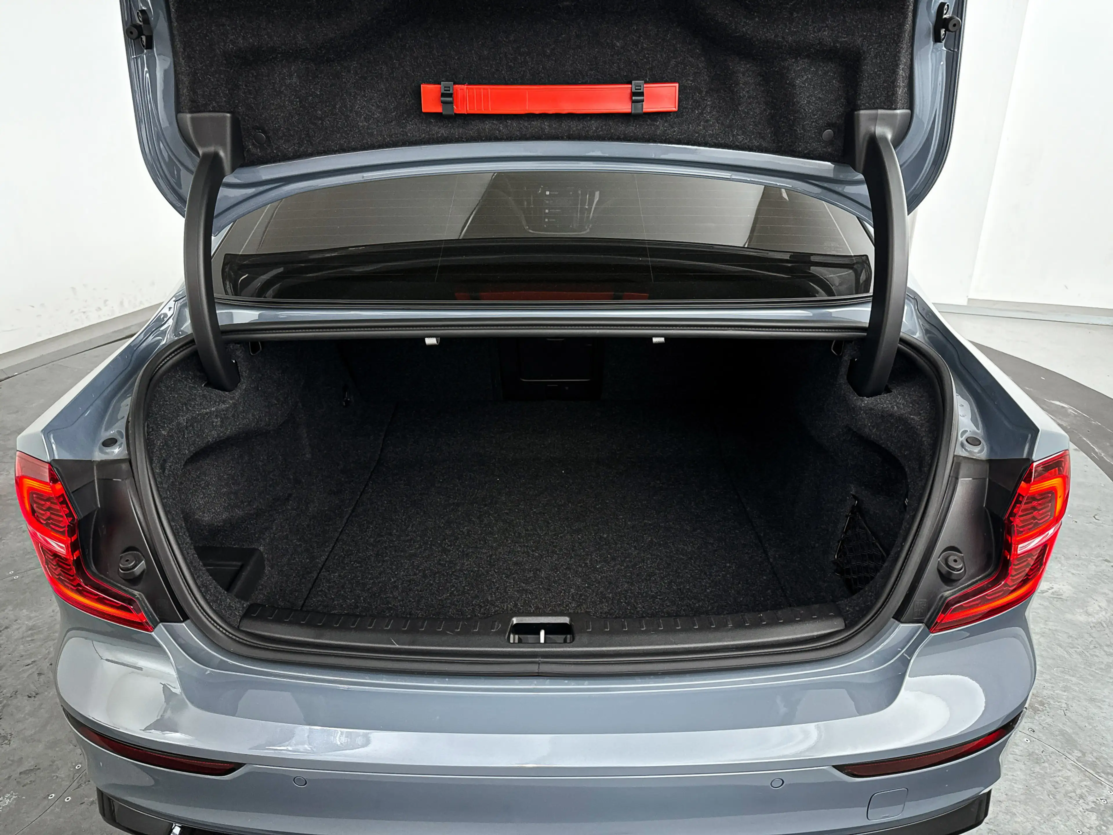 Volvo S60 Recharge T6 AWD Plus Dark | SOH 99% | Parkeercamer — photo 14