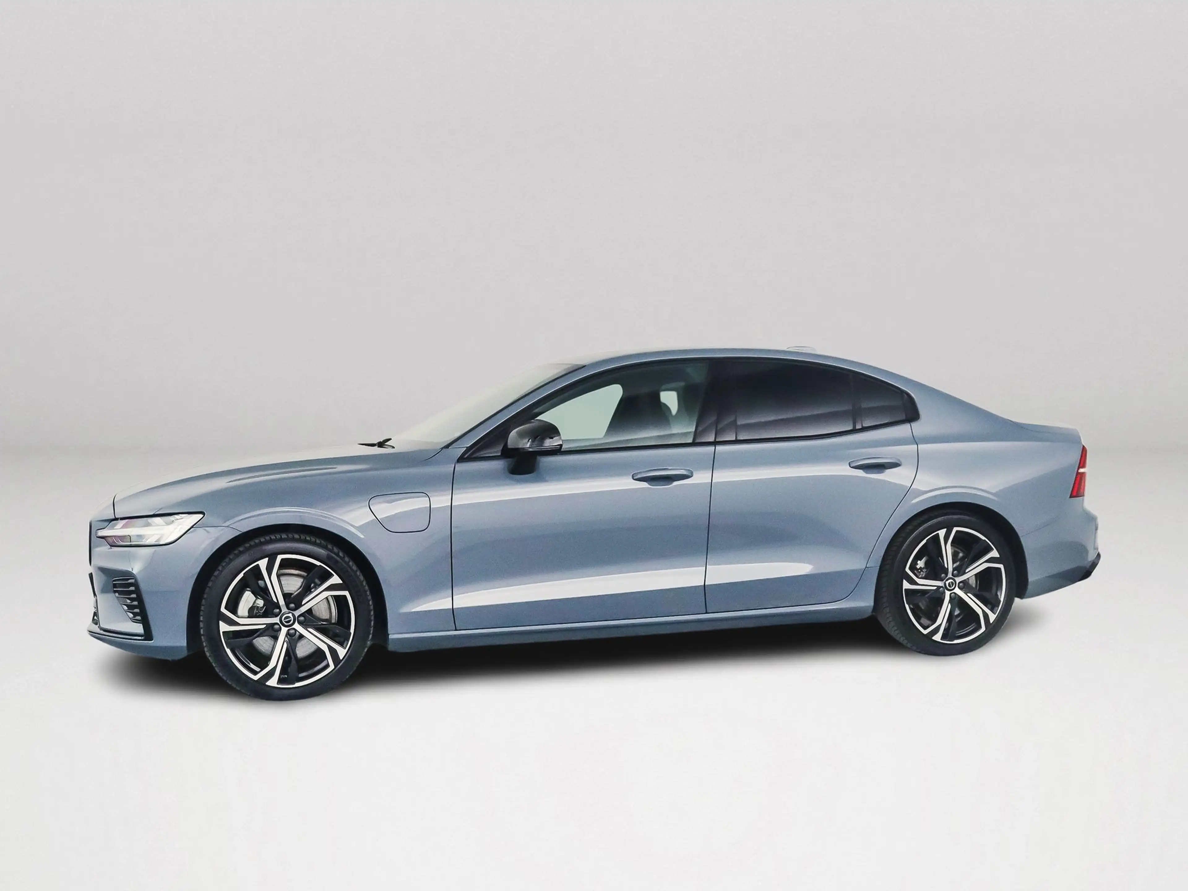 Volvo S60 Recharge T6 AWD Plus Dark | SOH 99% | Parkeercamer — photo 4