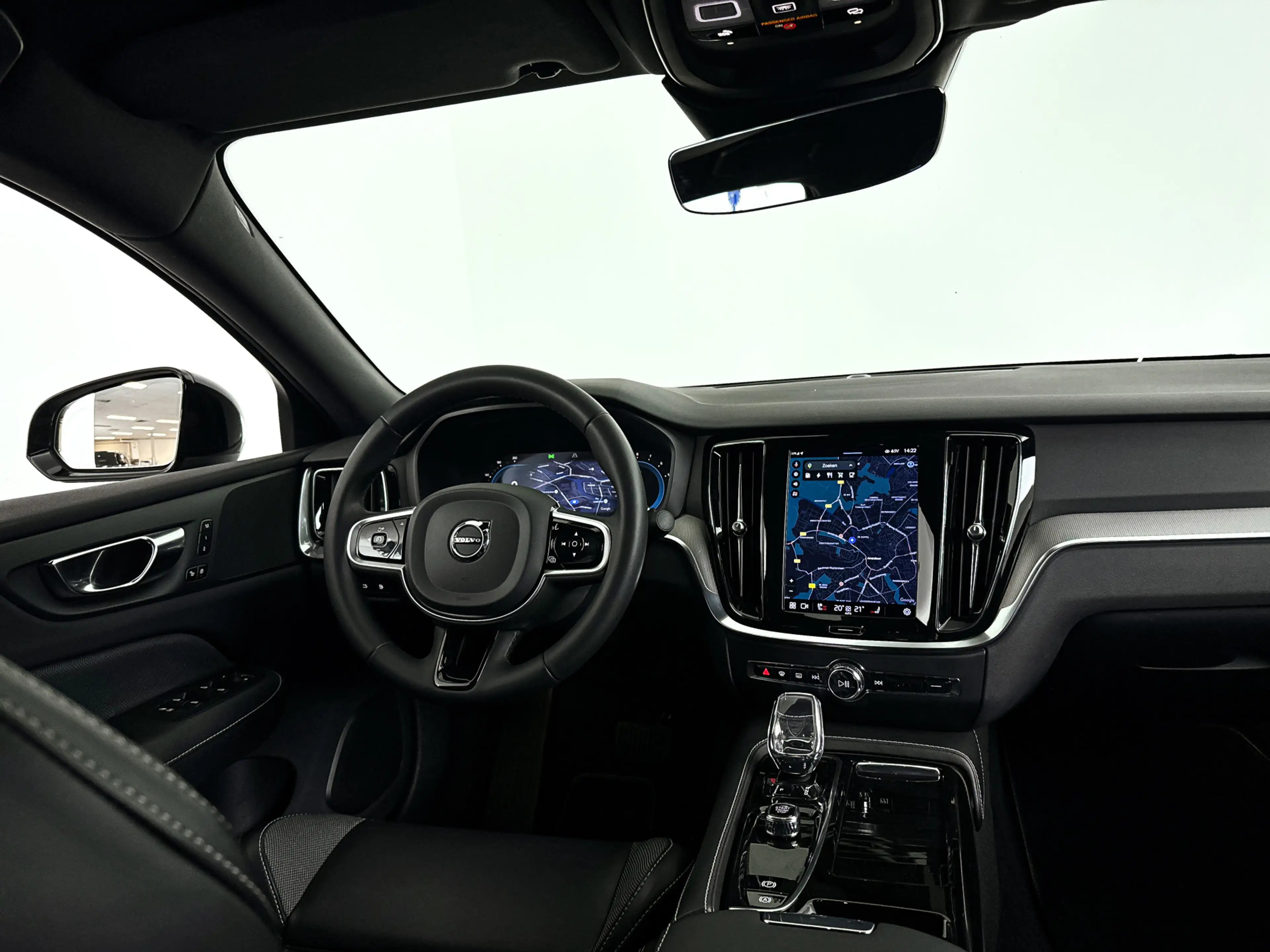 Volvo S60 Recharge T6 AWD Plus Dark | SOH 99% | Parkeercamer — photo 9