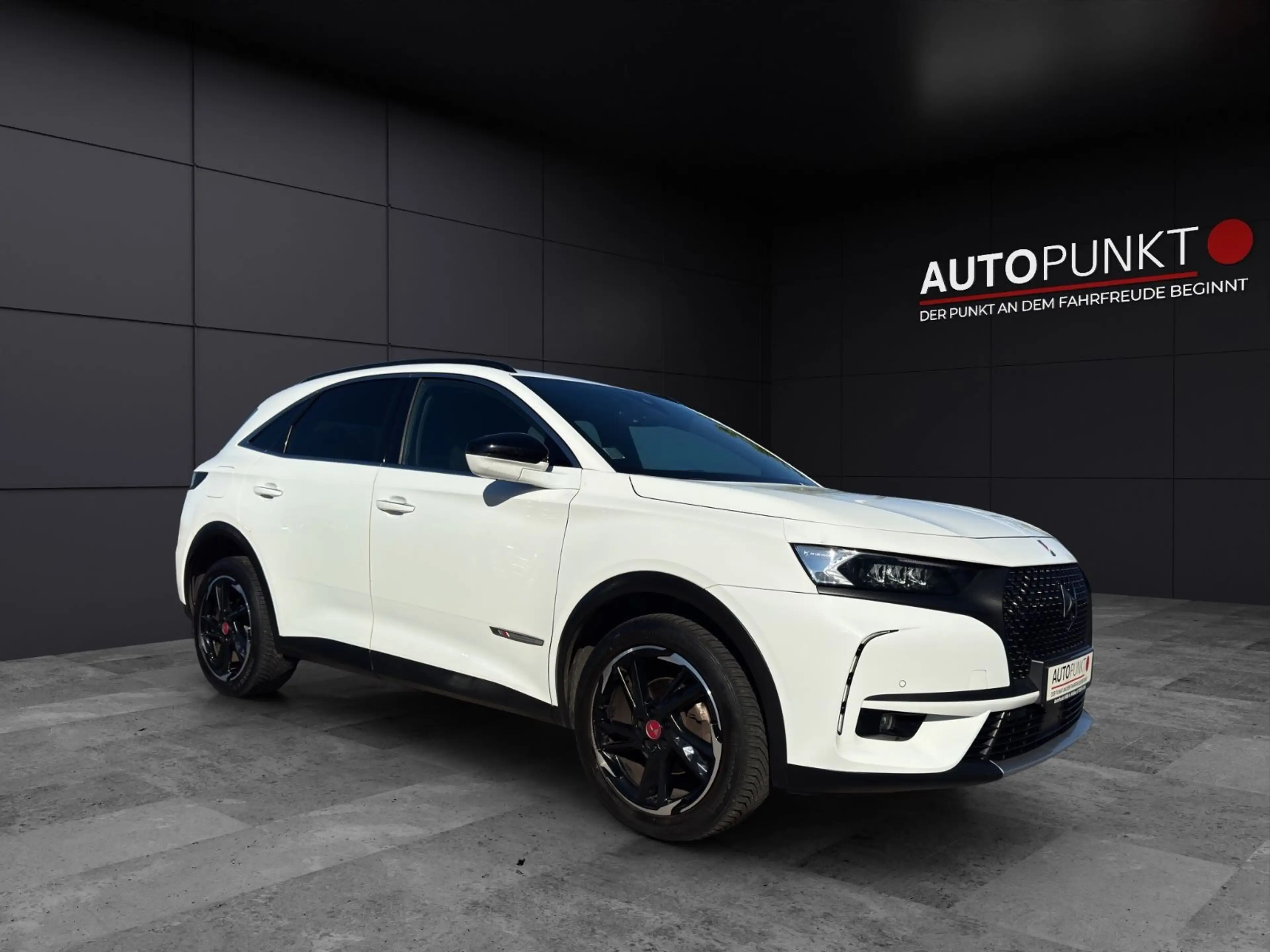 DS Automobiles DS 7 Crossback PERFORMANCE LINE ALCANTARA KAMERA — photo 4
