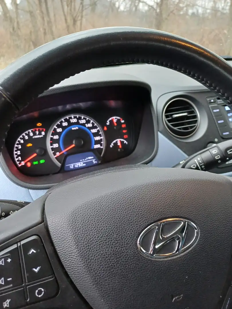 Hyundai i10 i10 1,0 Comfort Start/Stopp Automatik Comfort Weiß - 2