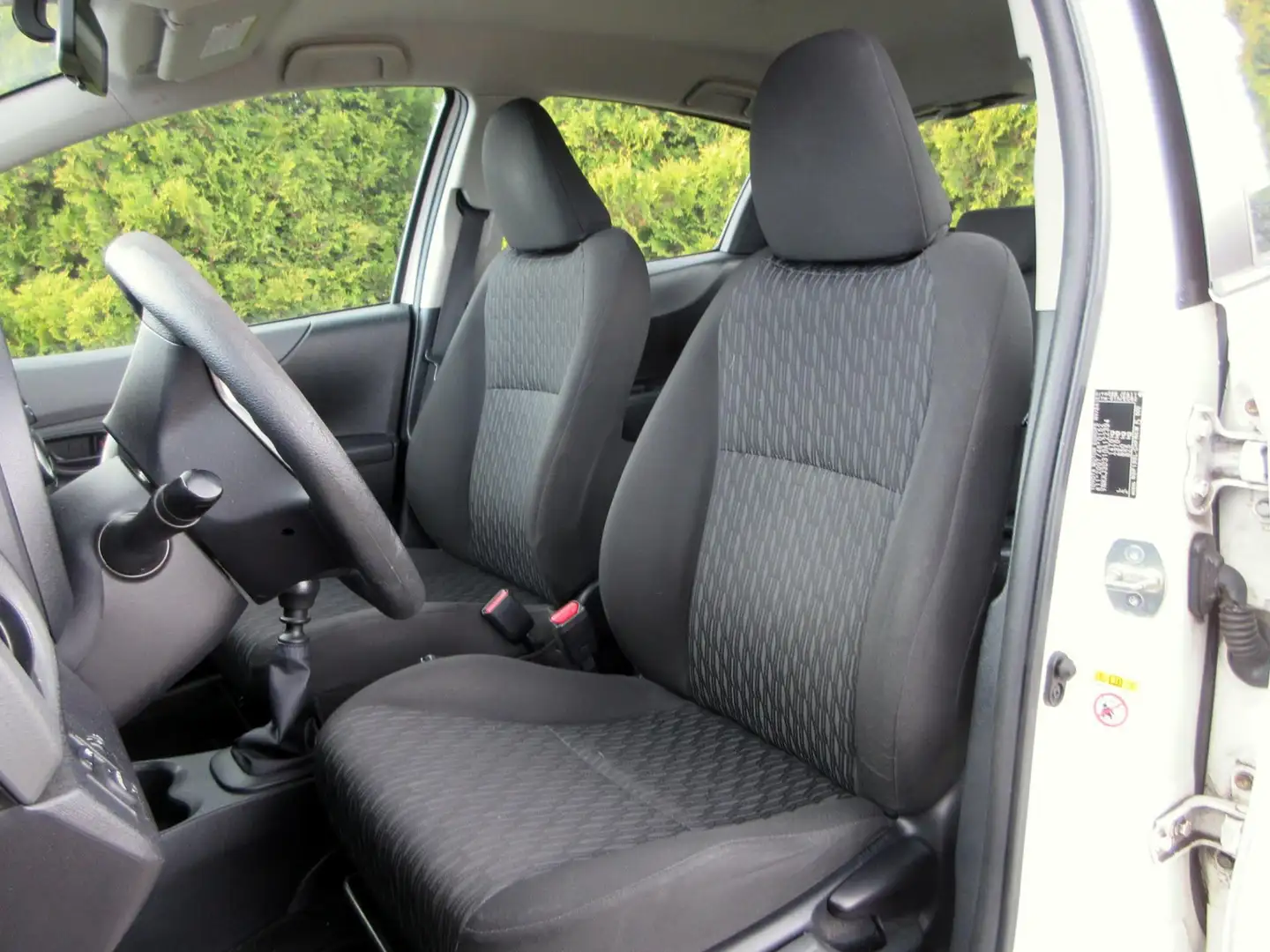 Toyota Yaris 1.3 VVT-i Comfort*Airco* Weiß - 2