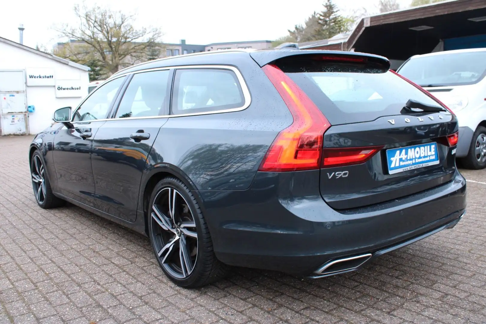 Volvo V90 D5 R Design AWD LED Navi Keyless Kamera ACC Grau - 2