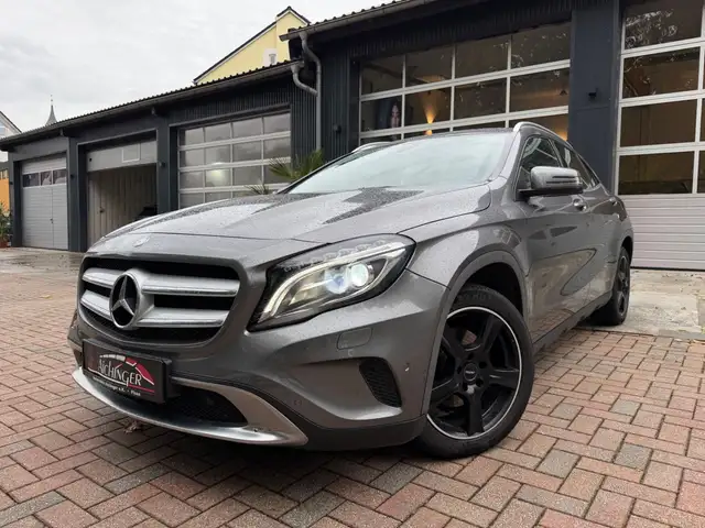 Mercedes-Benz GLA 200 Sport Bi-Xenon 6-Gang Navigation