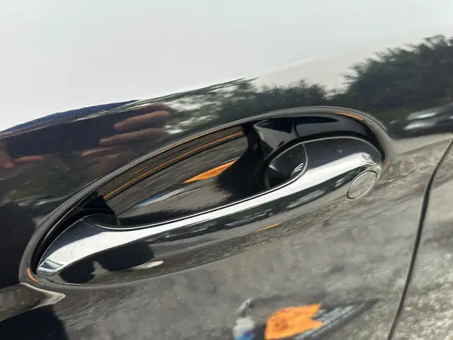 BMW 5 Series view 10