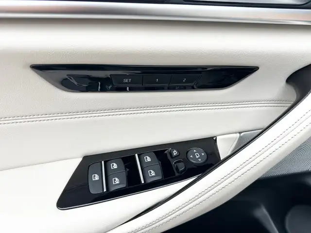 BMW 5 Series view 23