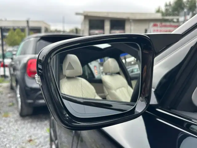 BMW 5 Series view 11