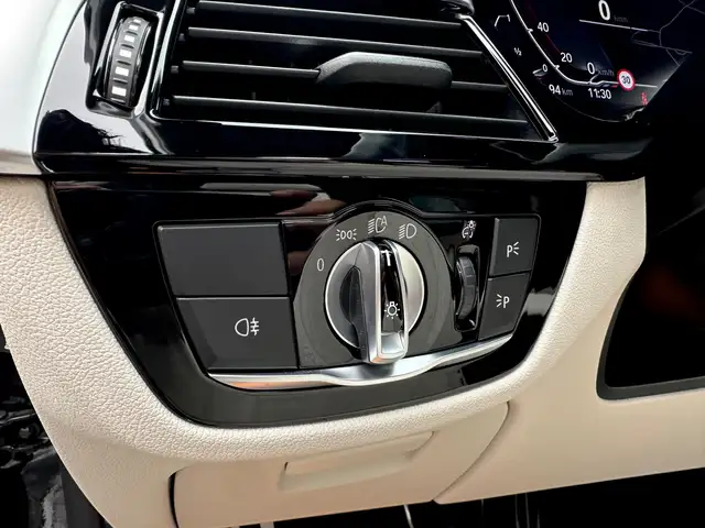 BMW 5 Series view 26