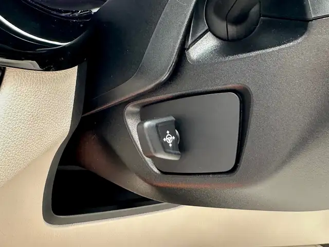 BMW 5 Series view 25