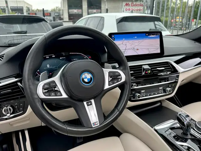 BMW 5 Series view 12
