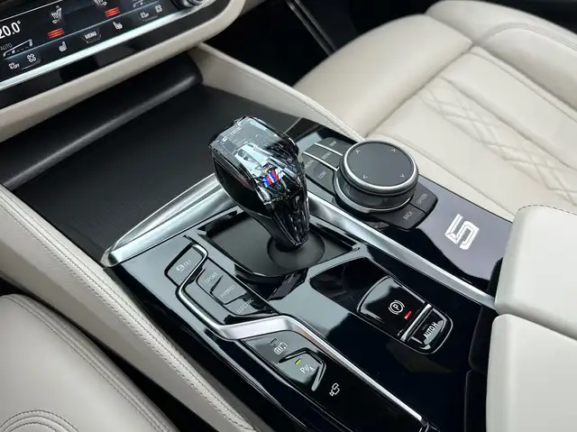 BMW 5 Series view 18