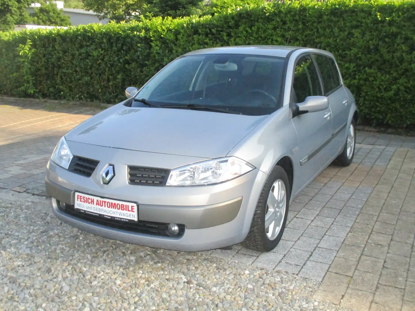 Renault Megane 1.6 Confort Dynamique Grau - 2