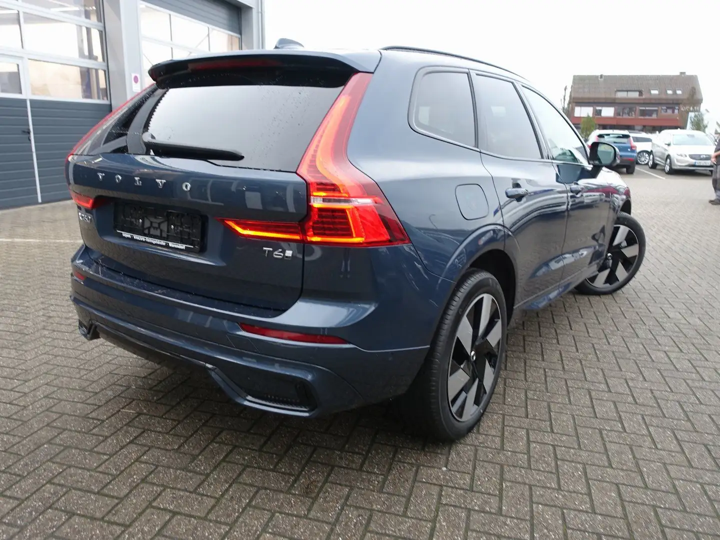 Volvo XC60 Plus DarkT6 AWD Plug-in Hybrid/360°/H&K/AHK Blau - 2