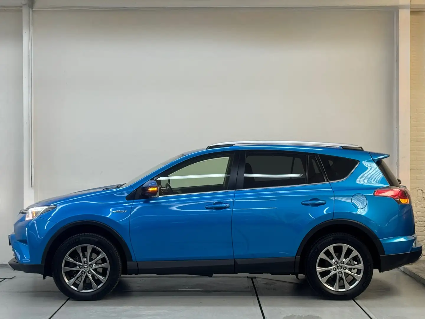 Toyota RAV 4 2.5 Hybrid AWD Executive Business Trekhaak 360 Vol Blue - 2
