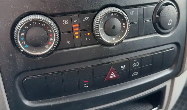 Mercedes-Benz Sprinter view 17