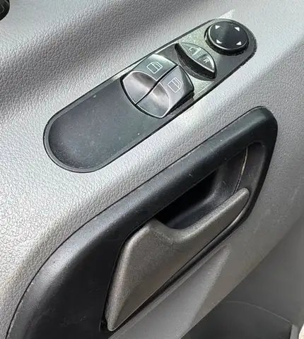 Mercedes-Benz Sprinter view 26