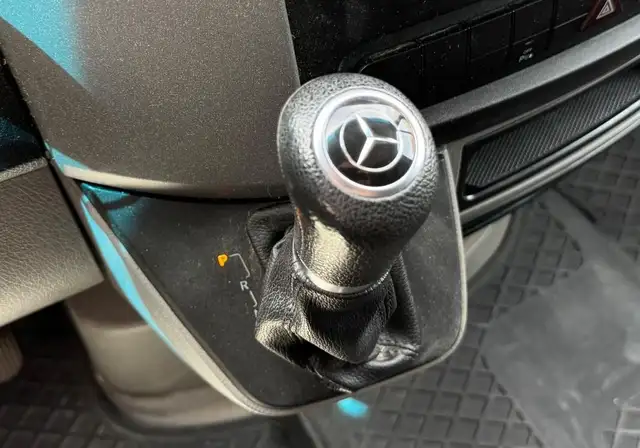 Mercedes-Benz Sprinter view 14