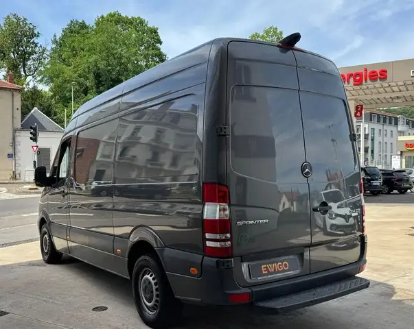 Mercedes-Benz Sprinter view 5