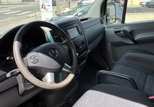 Mercedes-Benz Sprinter view 9