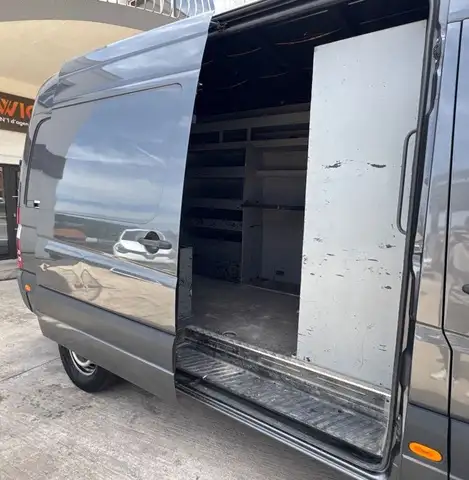 Mercedes-Benz Sprinter view 19