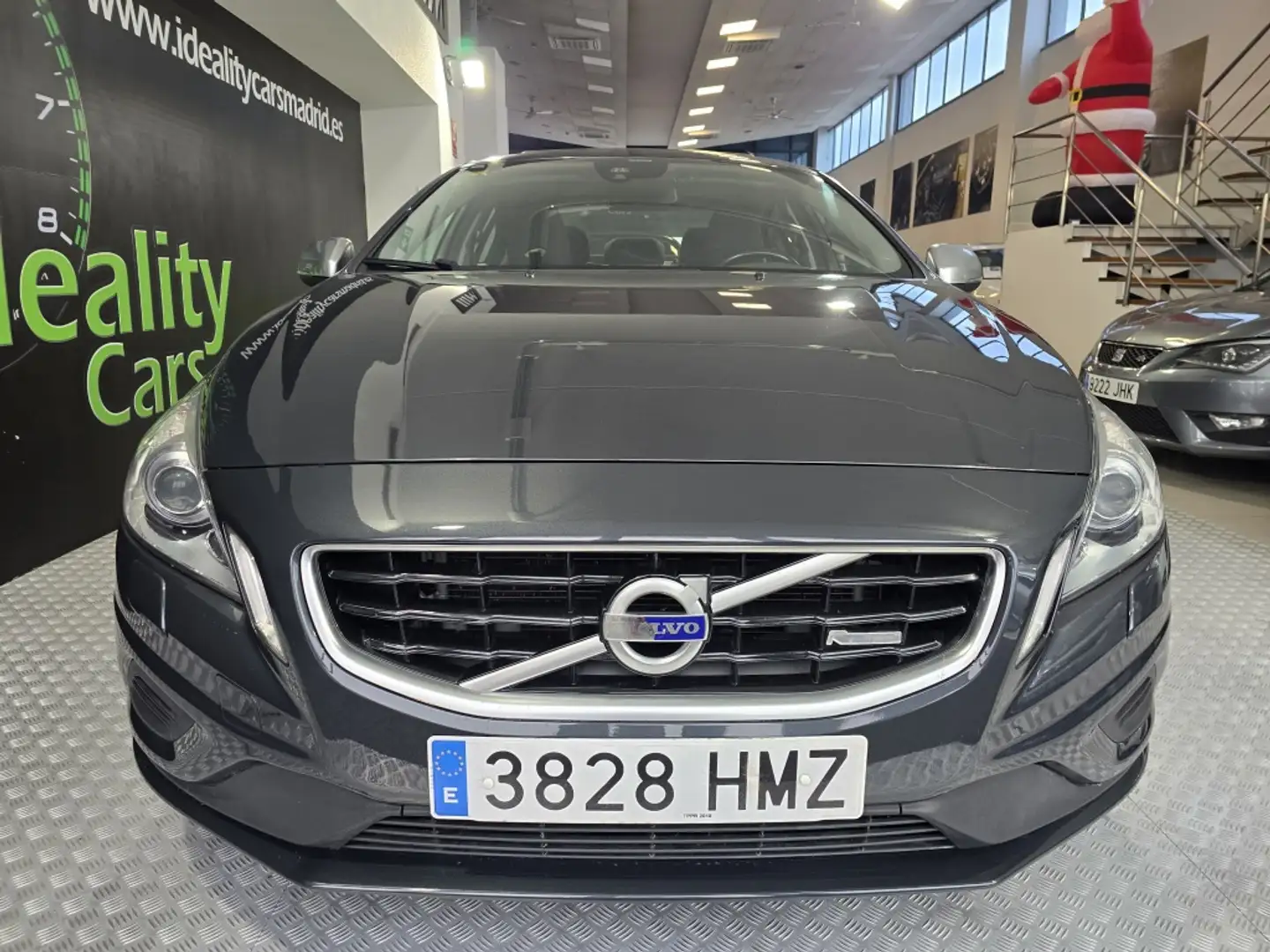 Volvo S60 D4 R-Design Aut. Gris - 2