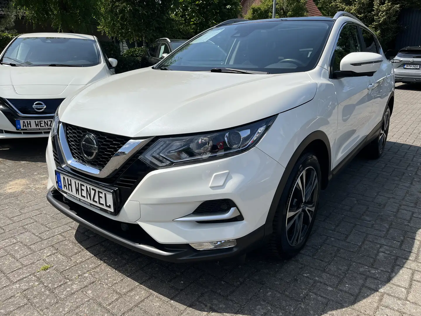 Nissan Qashqai 1.3 DIG-T N-Connecta, PGD, Navi, Weiß - 1