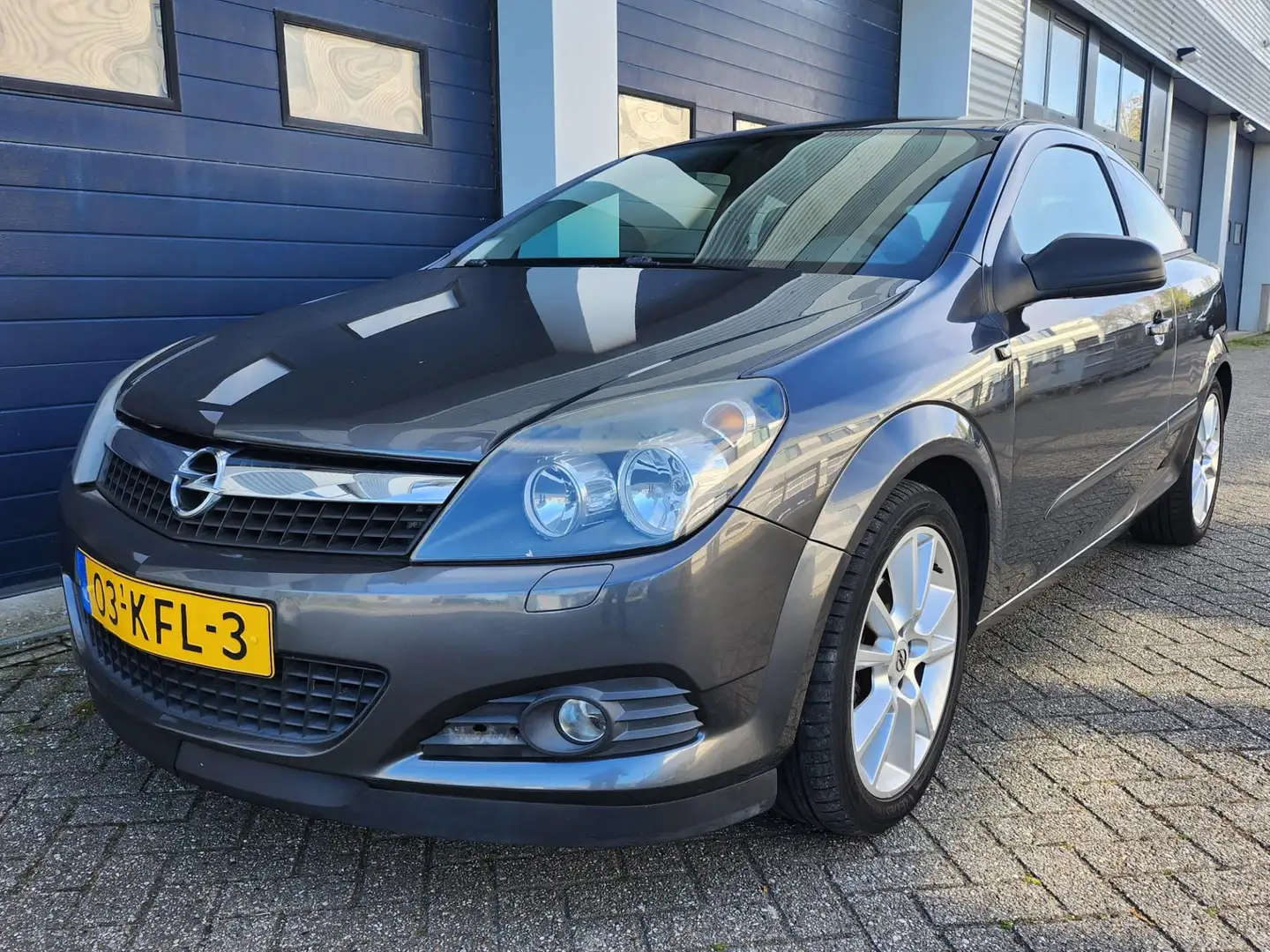 Opel Astra GTC 1.6 Temptation | APK 03-2025 Grau - 2