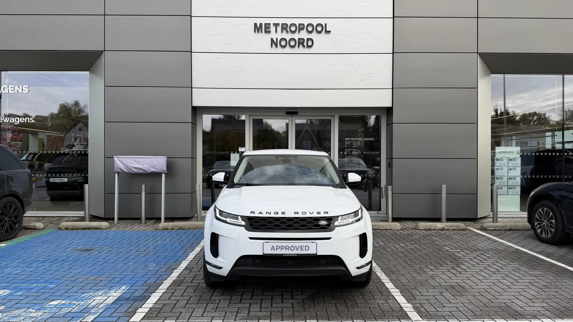 Land Rover Range Rover Evoque P300e SE Blanc - 2