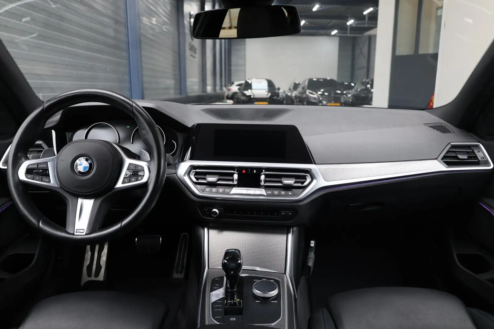 BMW 320 3-serie 320i xDrive M-Sport LED/VIRTUAL/SFEER/HALF Zwart - 2