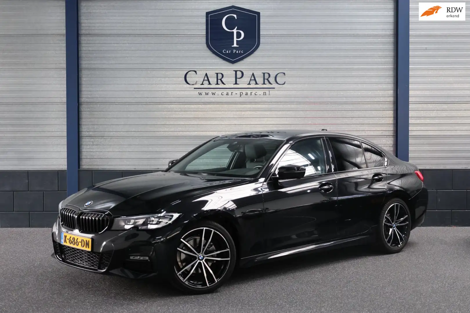 BMW 320 3-serie 320i xDrive M-Sport LED/VIRTUAL/SFEER/HALF Zwart - 1