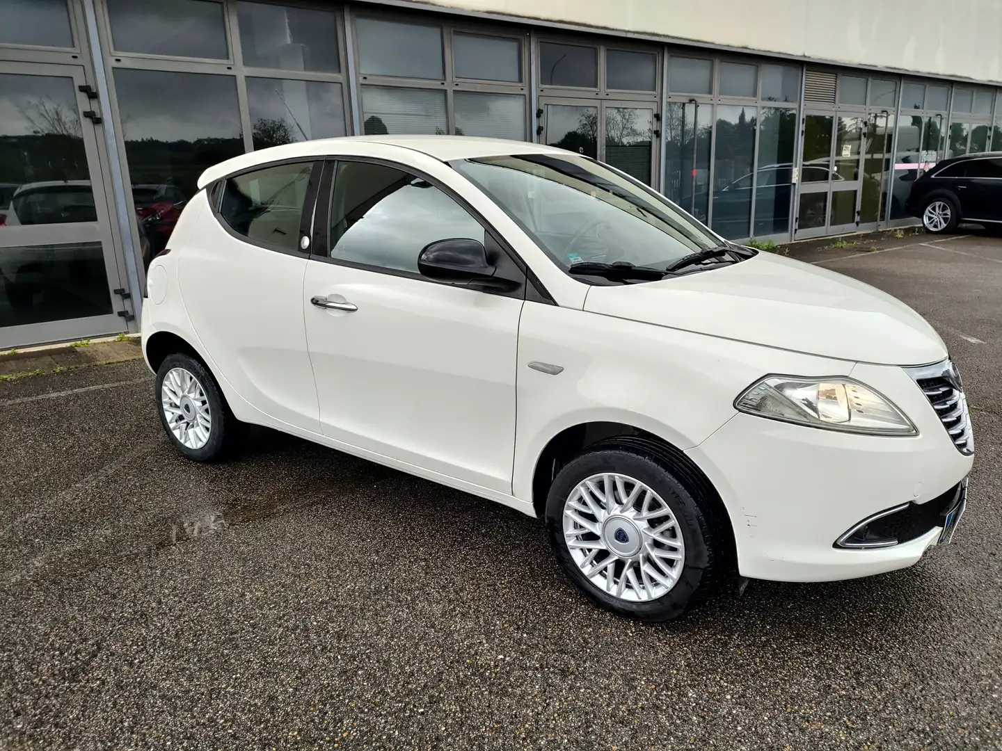 Lancia Ypsilon YpsilonIII 2011 0.9 t.air Gold ecochic metano 80cv Wit - 2