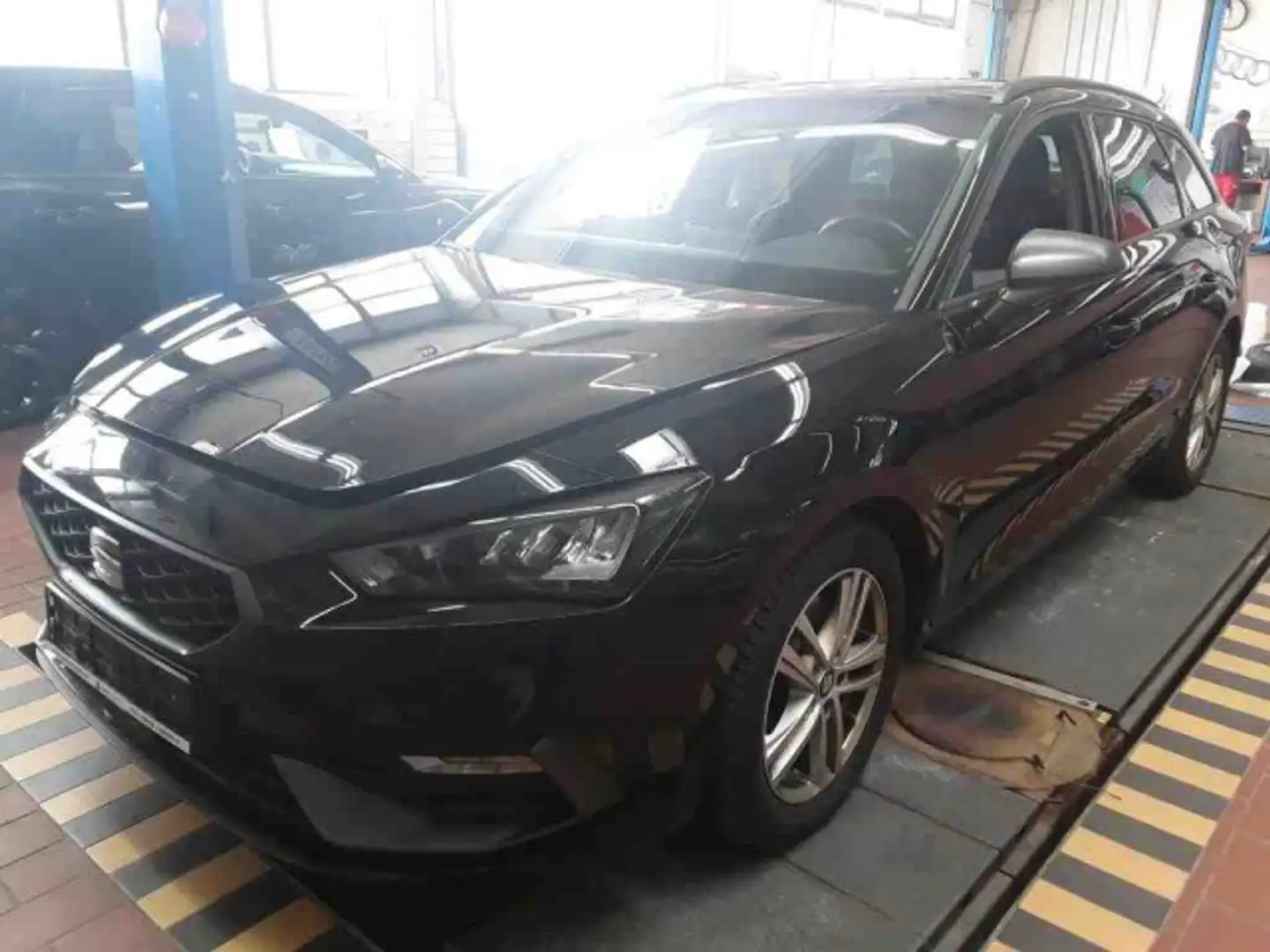 SEAT Leon ST 2.0TDI DSG FR-LINE LED+NAVI+KAMERA+BEATS Schwarz - 2