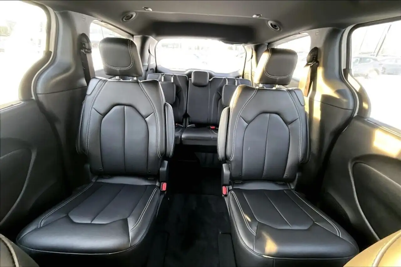 Chrysler Pacifica photo Chrysler Pacifica