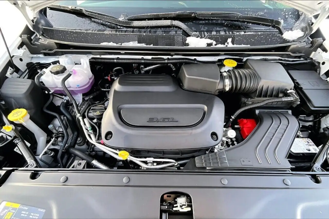 Chrysler Pacifica photo Chrysler Pacifica